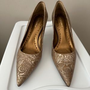 BCBG Girls Smyrna 2.5” bronze tooled leather pumps